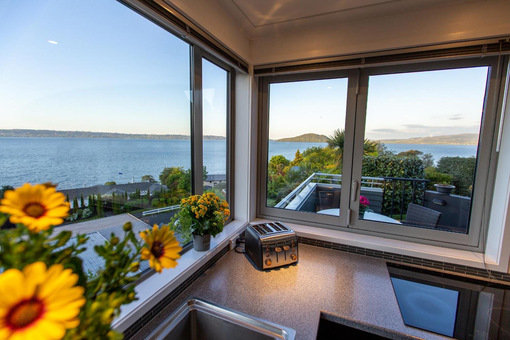 Rotorua Serenity Lakeview Retreat ภายนอก รูปภาพ