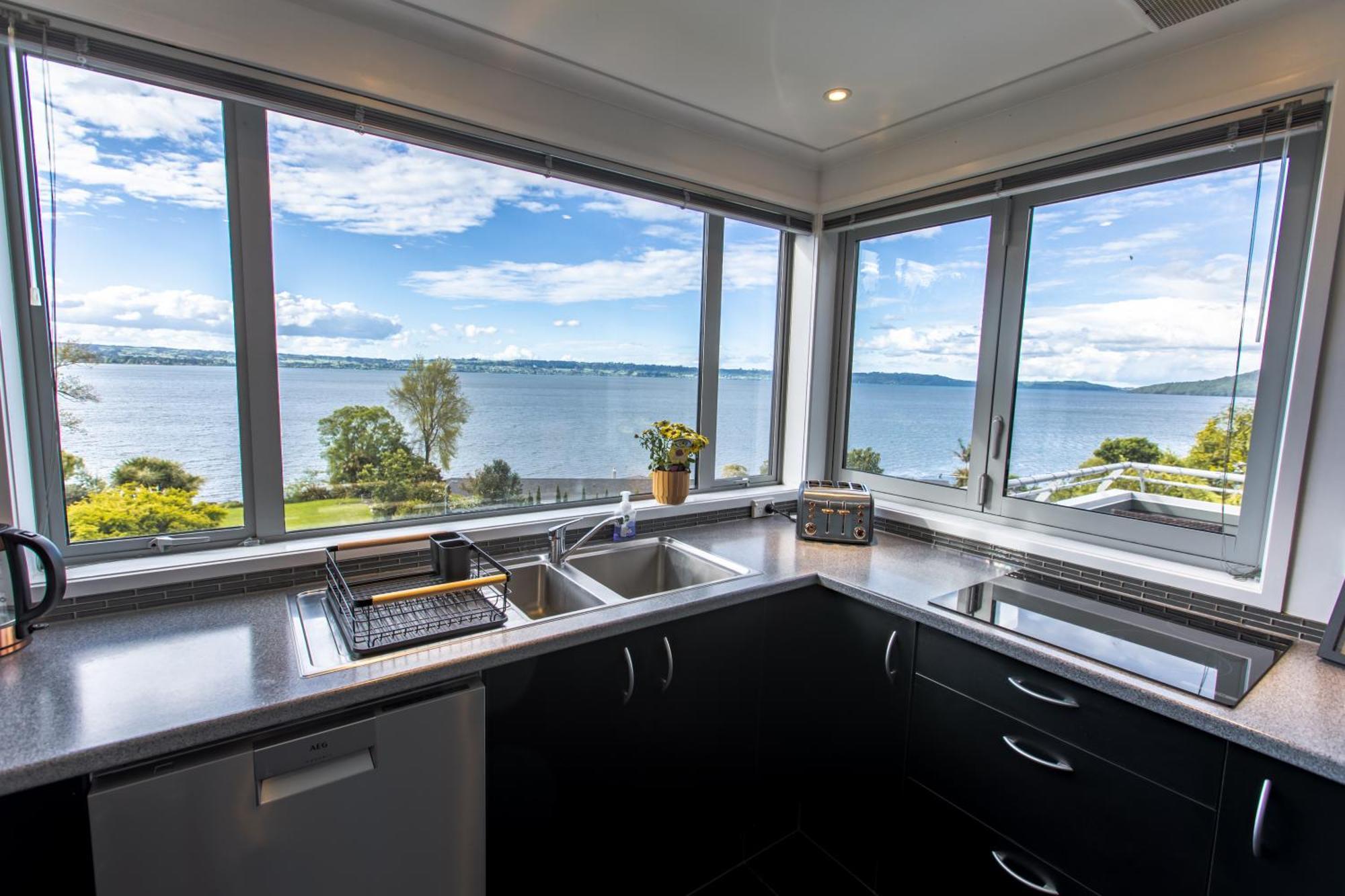Rotorua Serenity Lakeview Retreat ภายนอก รูปภาพ
