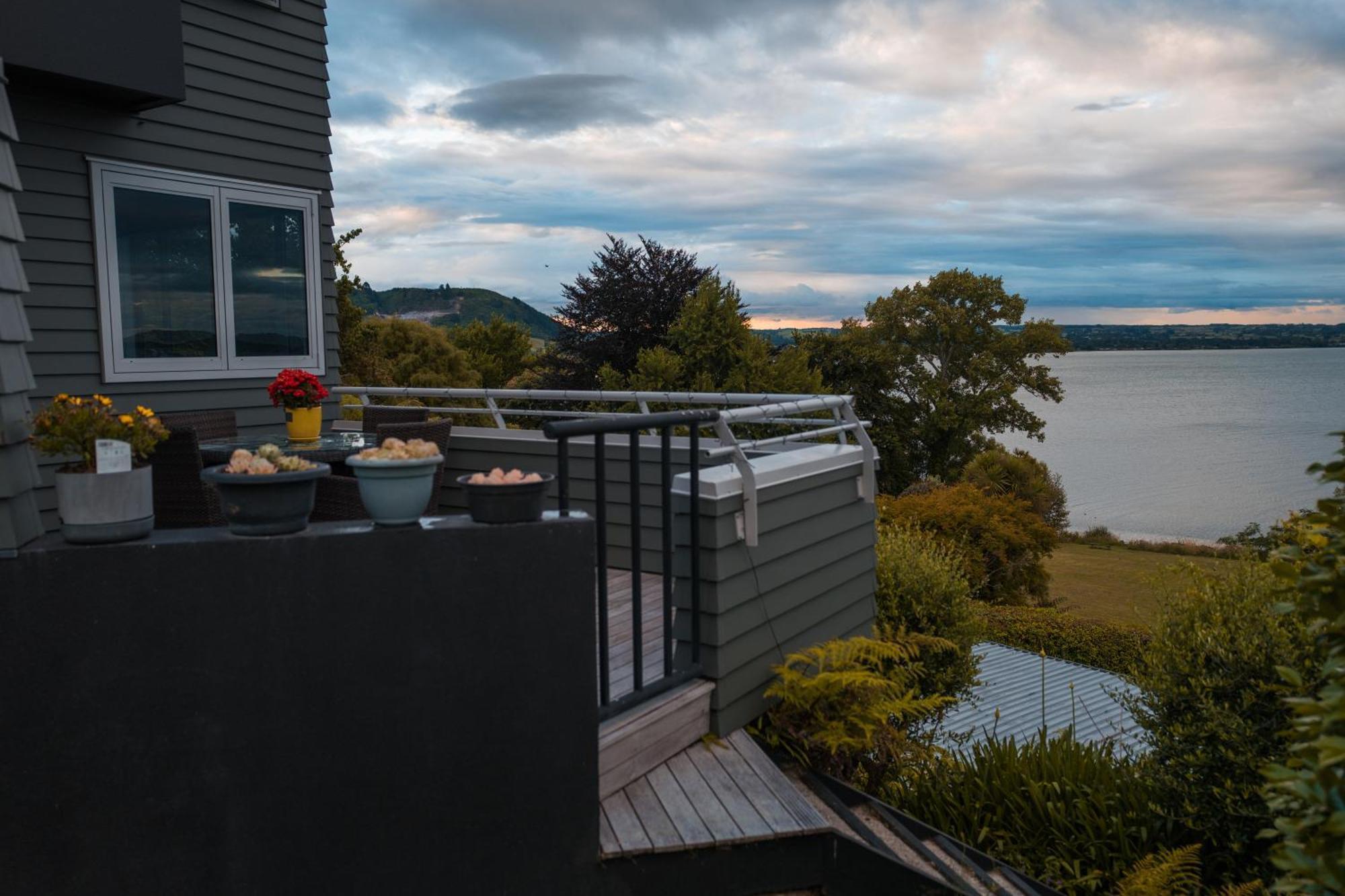 Rotorua Serenity Lakeview Retreat ภายนอก รูปภาพ