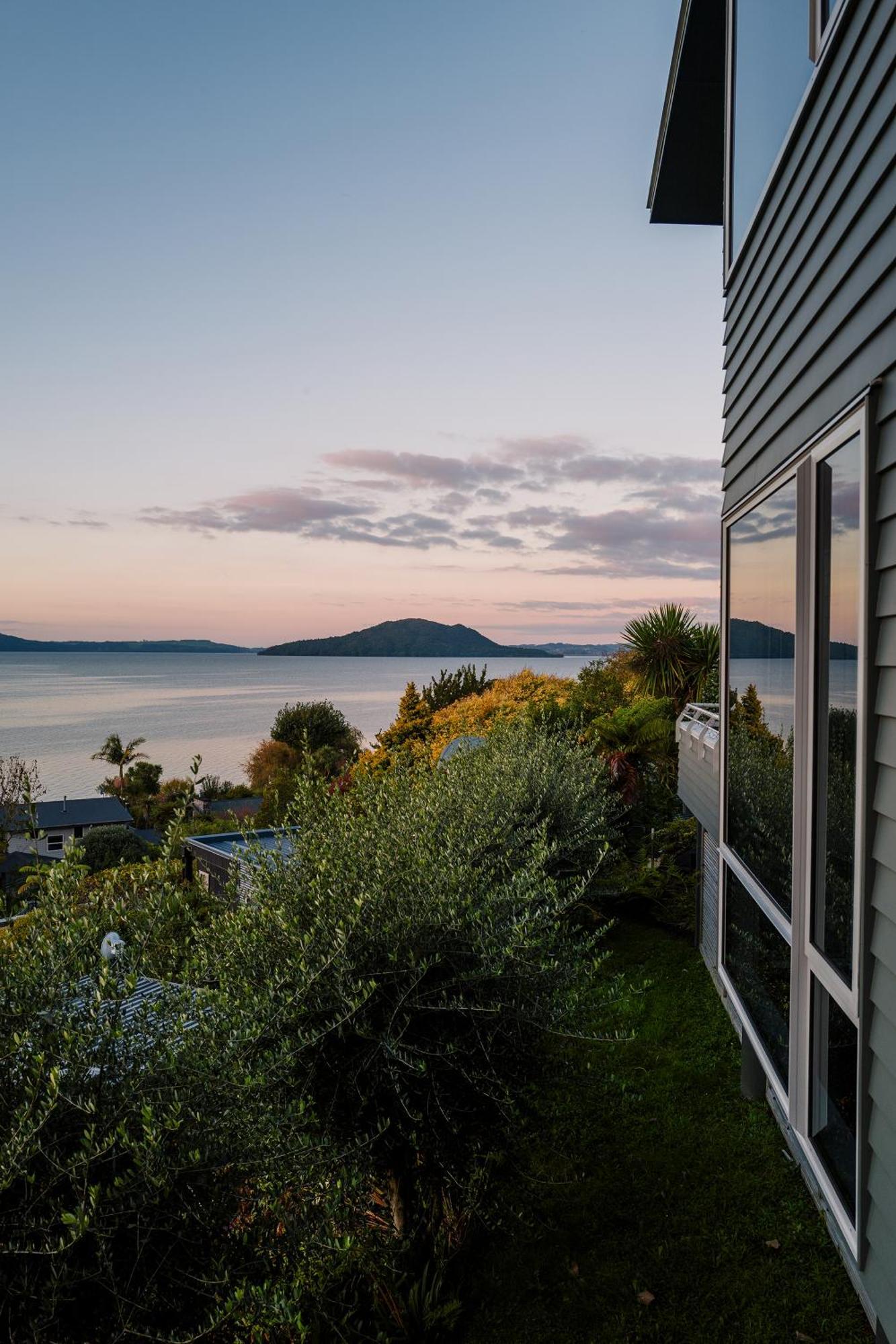 Rotorua Serenity Lakeview Retreat ภายนอก รูปภาพ