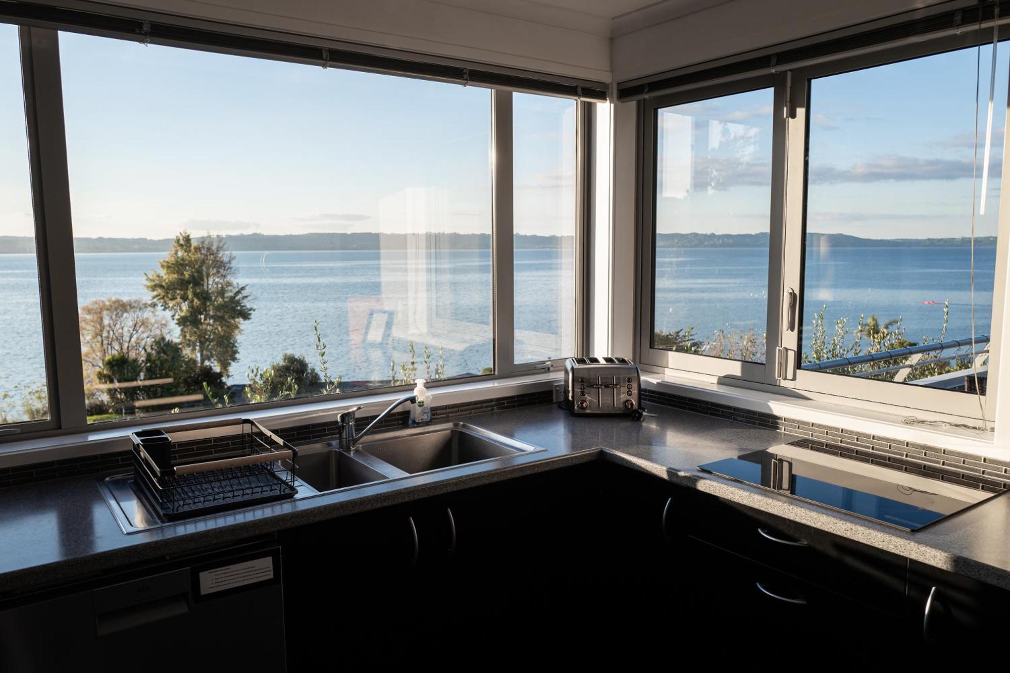 Rotorua Serenity Lakeview Retreat ภายนอก รูปภาพ