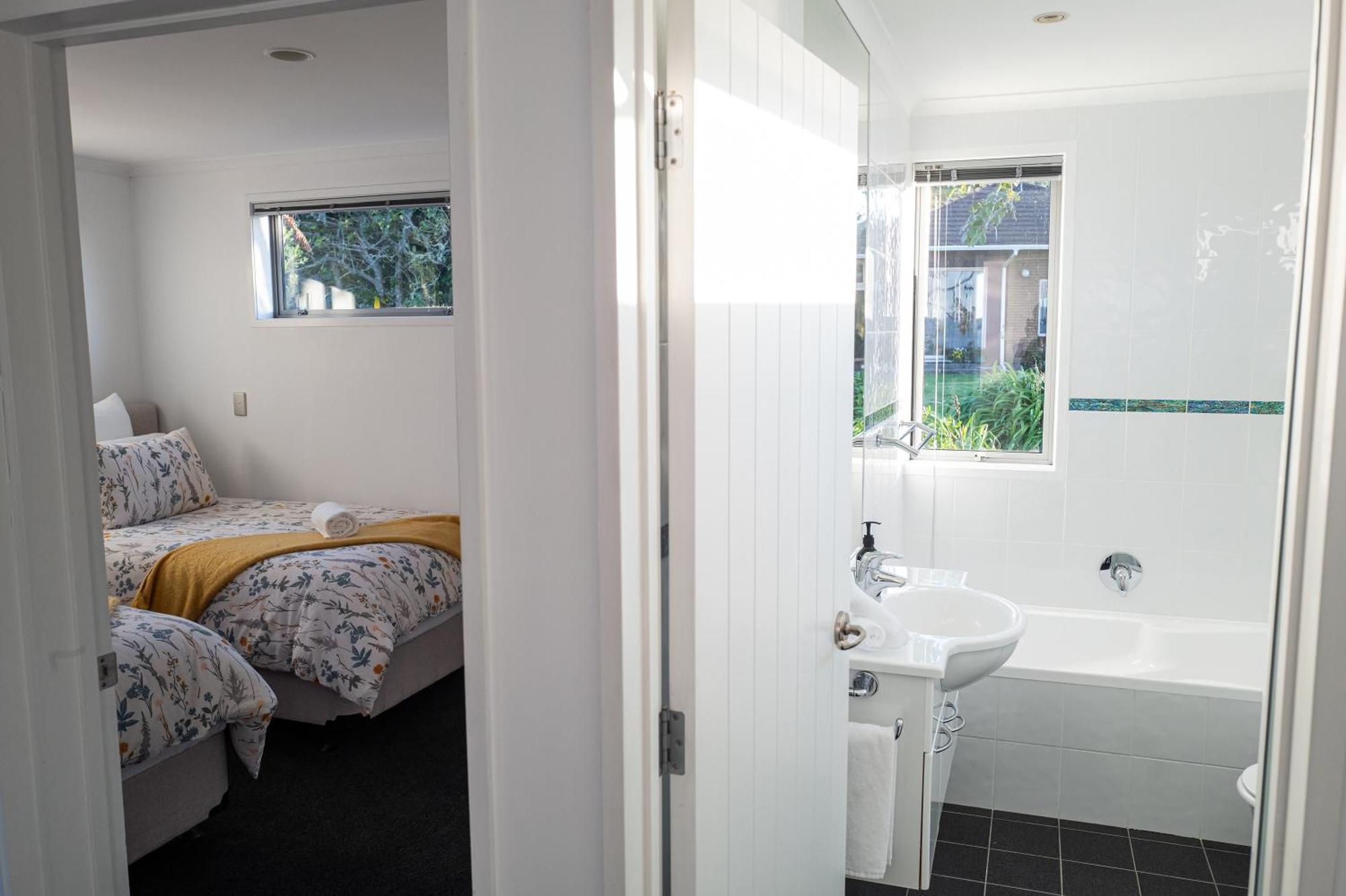 Rotorua Serenity Lakeview Retreat ภายนอก รูปภาพ